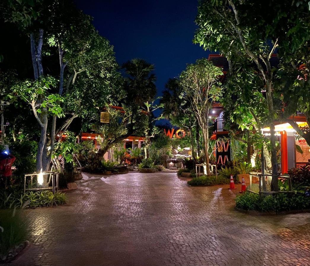 Wow Phuket Hotel Buitenkant foto