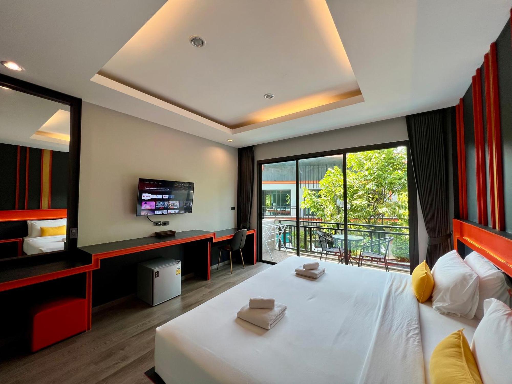 Wow Phuket Hotel Buitenkant foto